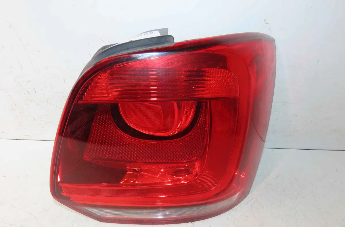 Feu arrière droit VOLKSWAGEN POLO V occasion