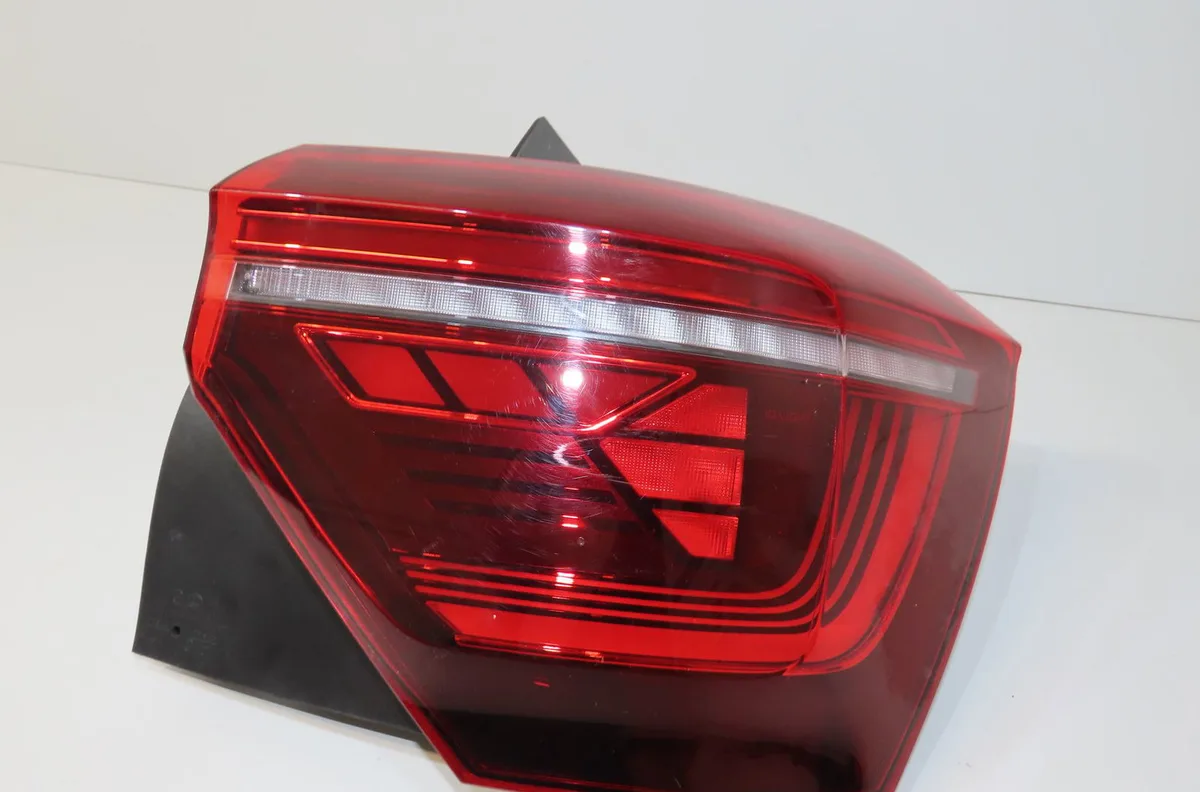 Feu arrière droit Volkswagen POLO VI (AW1, BZ1, AE1) Gti (2021) occasion