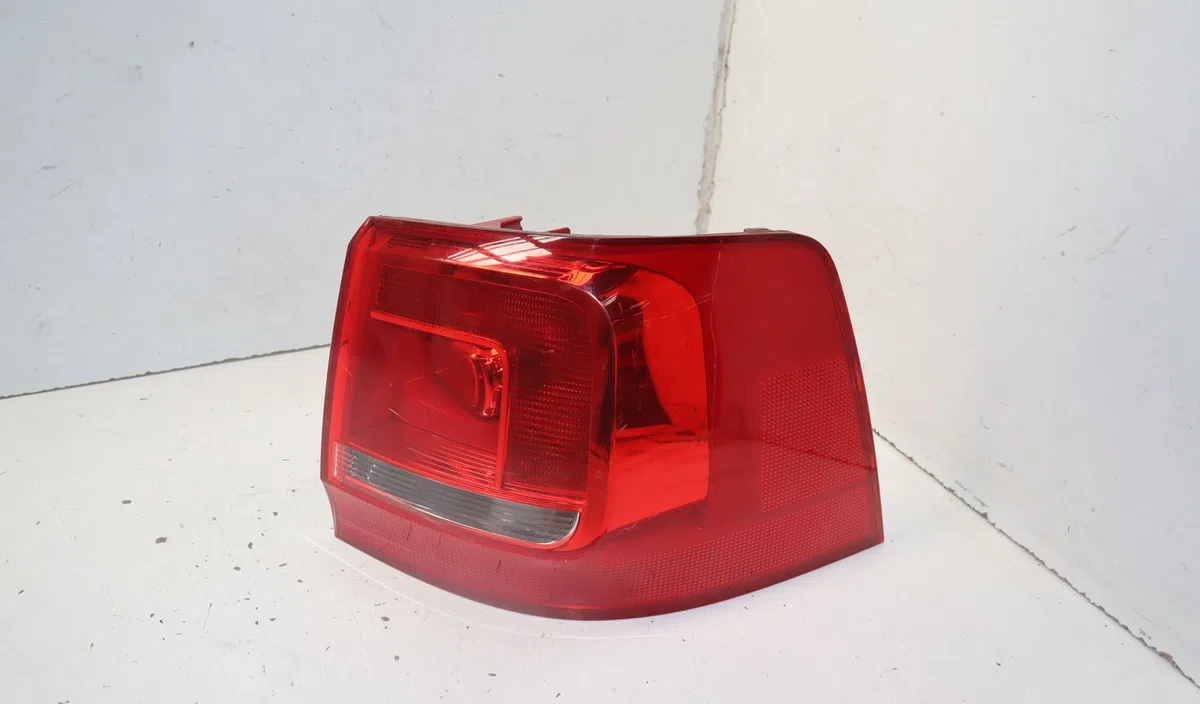 Feu arrière droit Volkswagen SHARAN (7N1, 7N2) 2.0 tdi (2010) 5 portes occasion