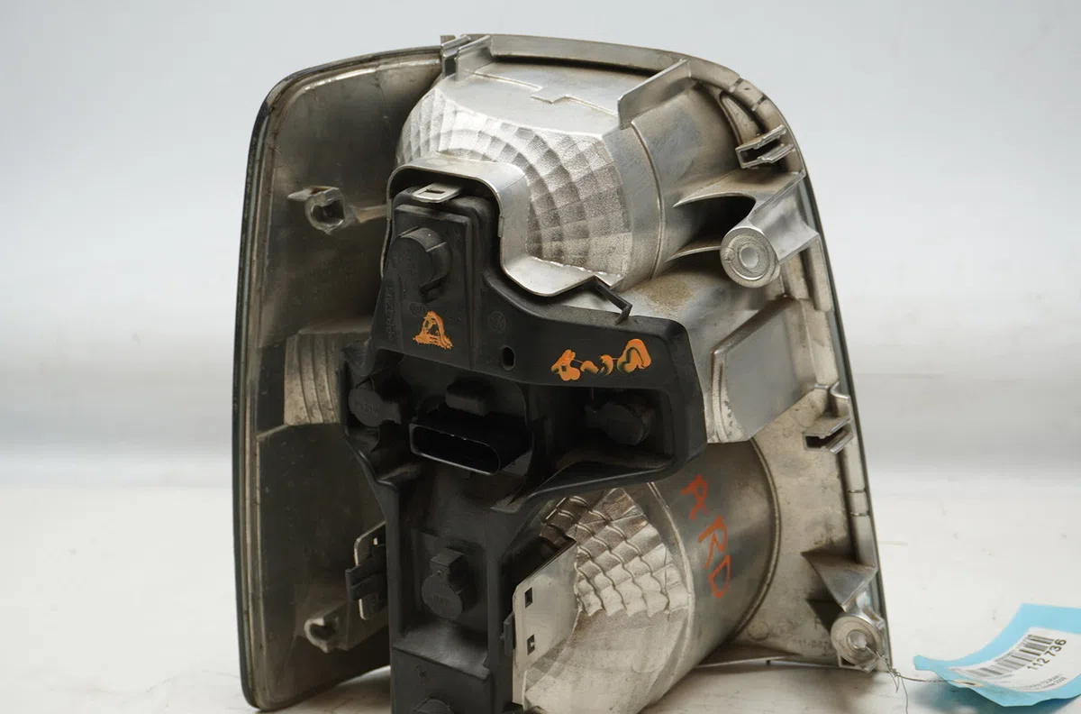 Feu arrière droit Volkswagen TOURAN (1T1, 1T2) 1.9 tdi (2003-2004) 5 portes occasion