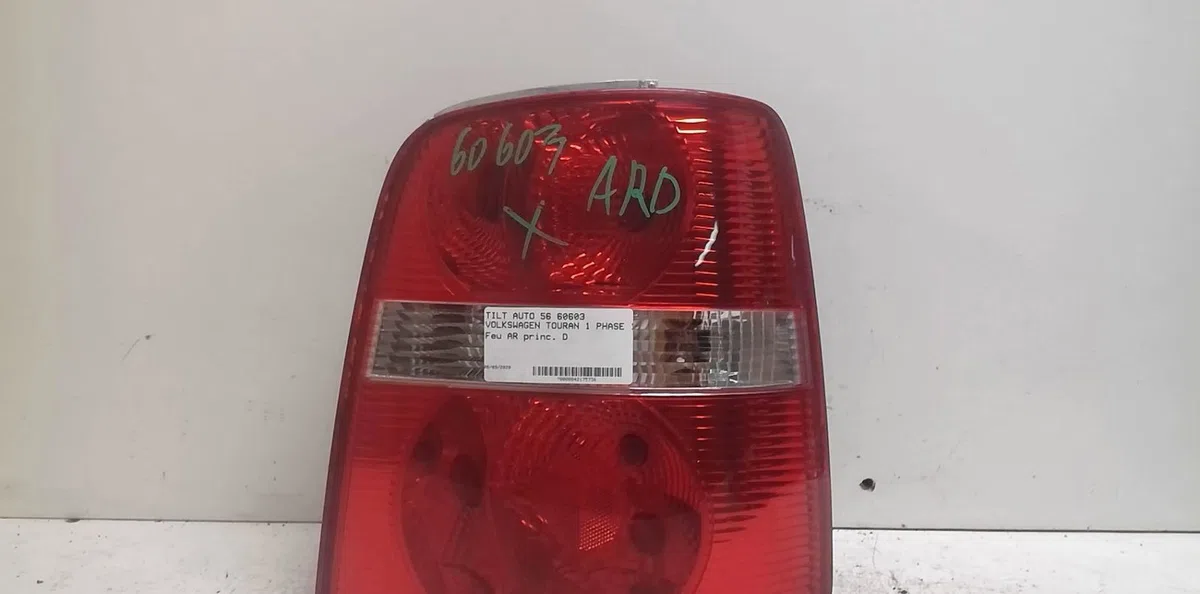 Feu arrière droit Volkswagen TOURAN (1T1, 1T2) 2.0 tdi 16v (2003-2010) 5 portes occasion