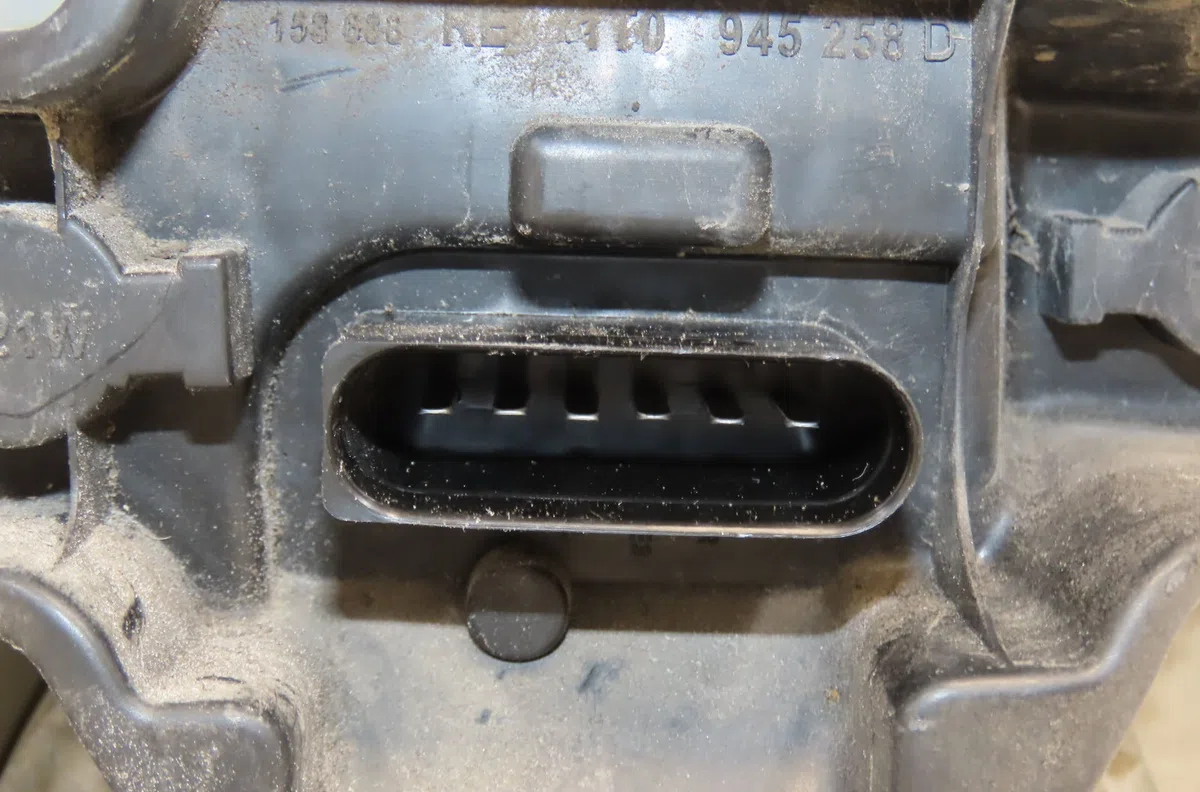 Feu arrière droit Volkswagen TOURAN (1T1, 1T2) 2.0 tdi 16v (2003-2010) 5 portes occasion