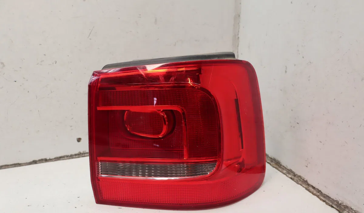 Feu arrière droit Volkswagen TOURAN (1T3) 1.2 tsi (2010-2015) occasion