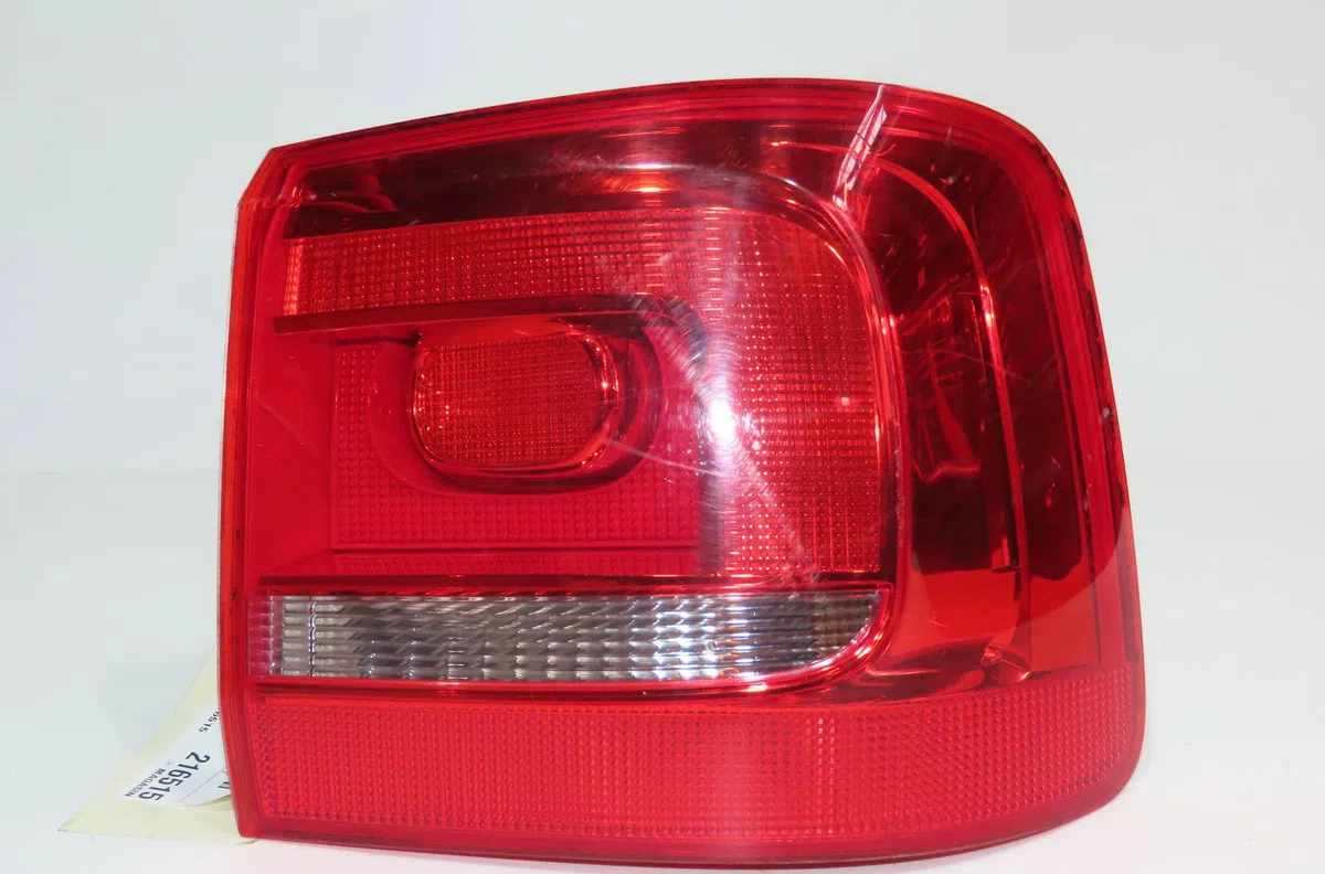 Feu arrière droit Volkswagen TOURAN (1T3) 1.6 tdi (2010-2015) 5 portes occasion