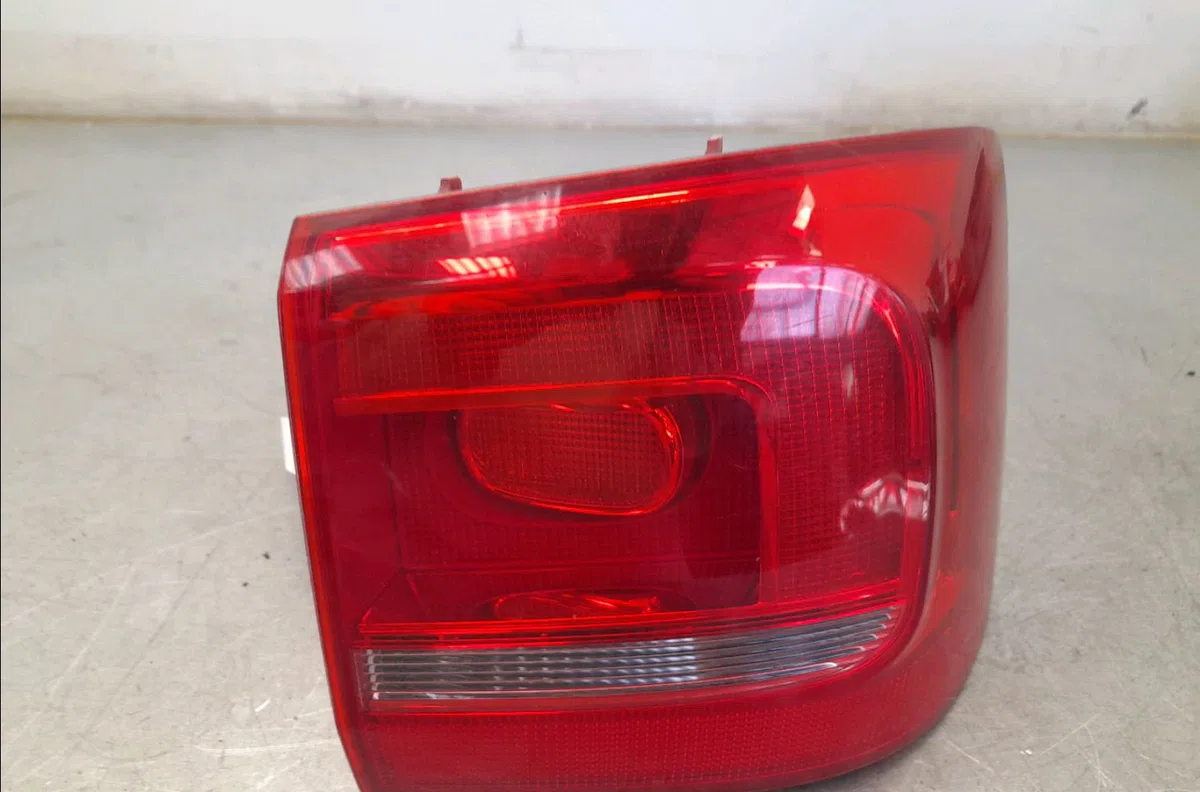 Feu arrière droit Volkswagen TOURAN (1T3) 2.0 tdi (2010-2015) 5 portes occasion