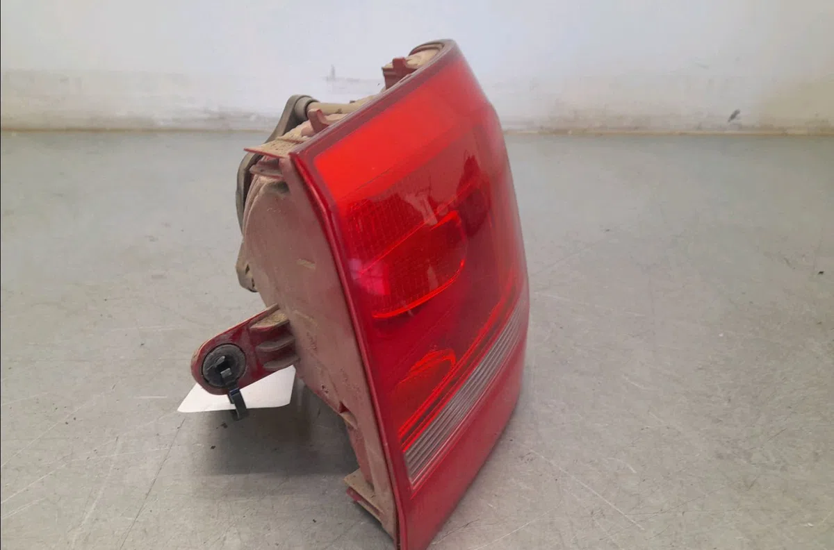 Feu arrière droit Volkswagen TOURAN (1T3) 2.0 tdi (2010-2015) 5 portes occasion
