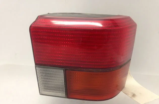 Feu arrière droit VOLKSWAGEN TRANSPORTER IV 1993 occasion