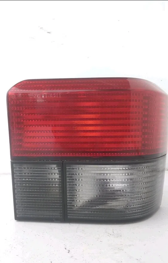 Feu arrière droit Volkswagen TRANSPORTER IV Camionnette (70A, 70H, 7DA, 7DH) 1.9 td (1992-2003) occasion