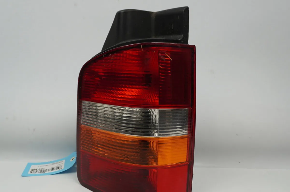 Feu arrière droit VOLKSWAGEN TRANSPORTER V  2.5 TDI 130ch occasion
