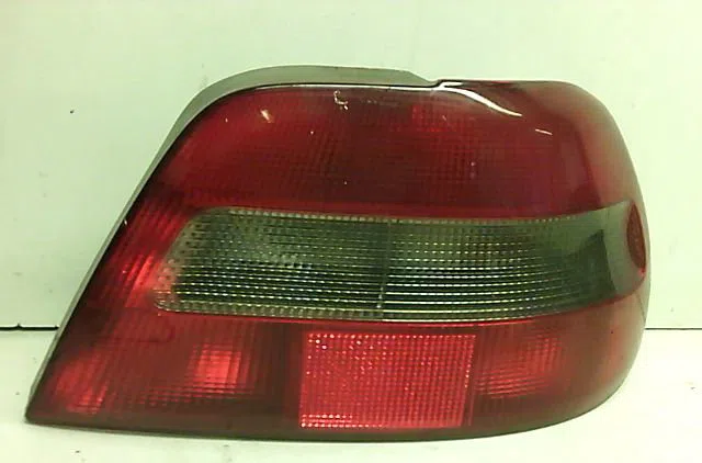 Feu arrière droit VOLVO S40 occasion