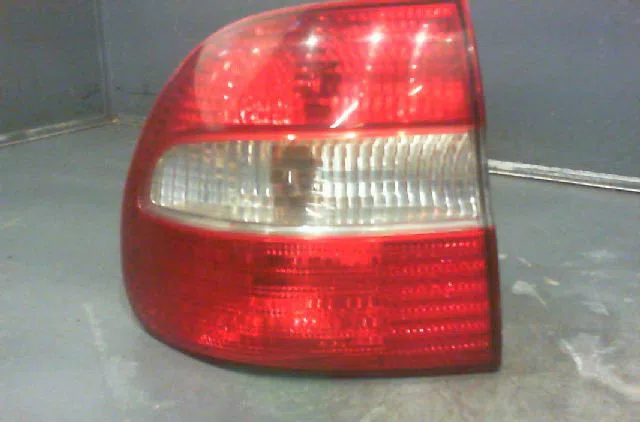Feu arrière droit VOLVO V40 2000 occasion