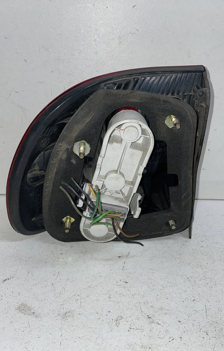 Feu arrière droit Volvo V40 Break (645) 1.8 i (2001-2004) occasion