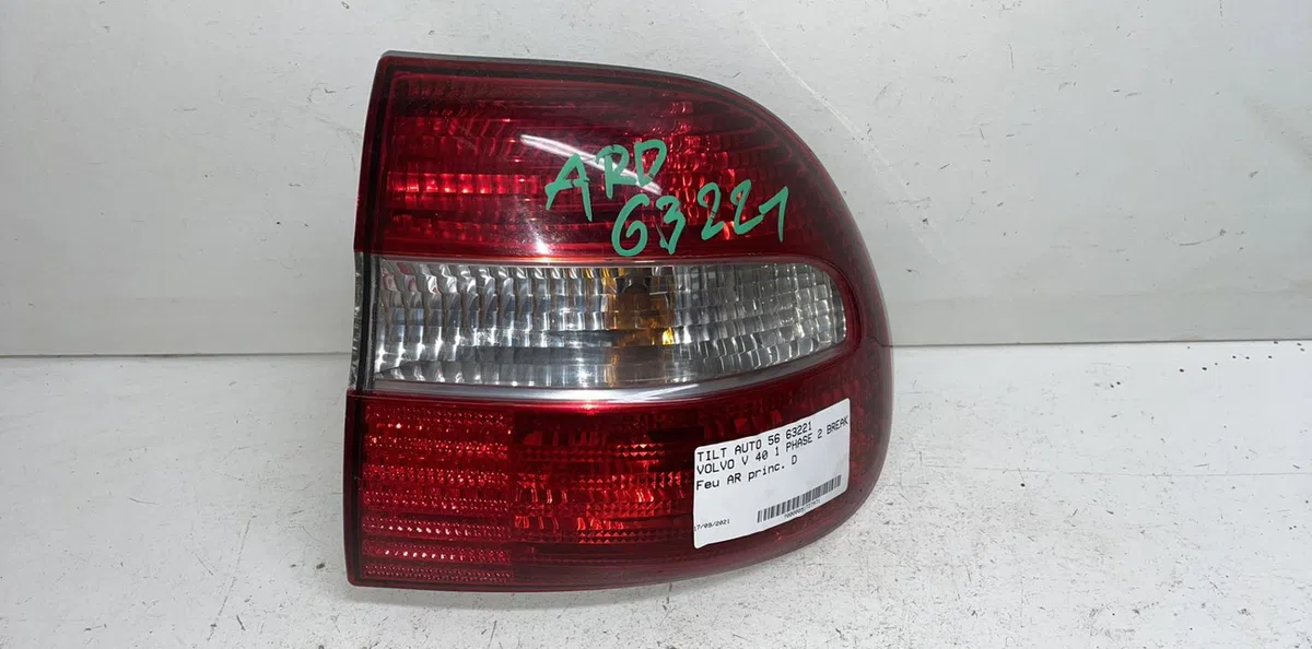 Feu arrière droit Volvo V40 Break (645) 1.8 i (2001-2004) occasion