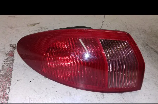 Feu arrière gauche Alfa romeo 147 (937_) 1.6 16v t.spark (937.axa1a, 937.axb1a, 937.bxb1a) (2001-2010) occasion