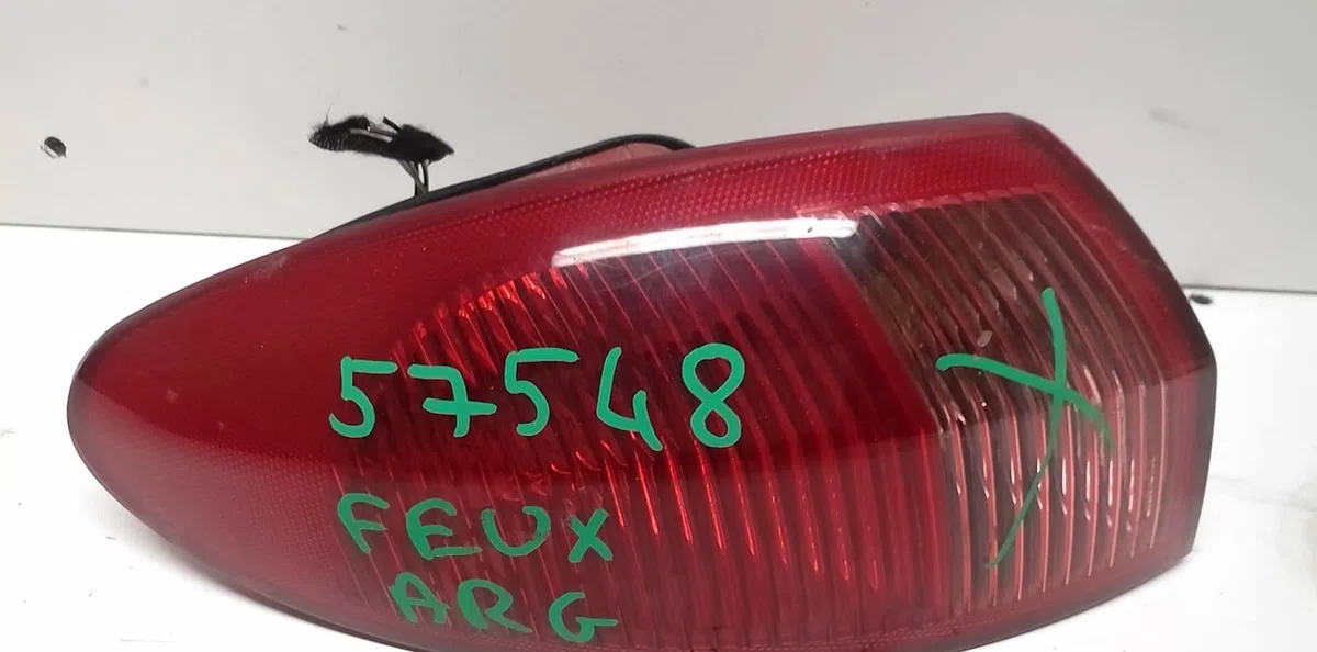 Feu arrière gauche Alfa romeo 147 (937_) 1.9 jtd (937.axf1a, 937.bxf1a) (2003-2010) occasion