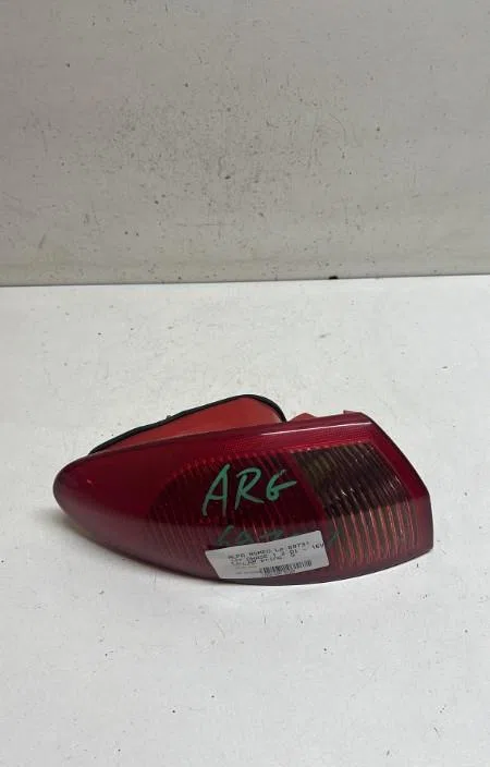 Feu arrière gauche Alfa romeo 147 (937_) 2.0 16v t.spark (937.axa1, 937.axc1, 937.bxc1) (2001-2010) 3 portes occasion