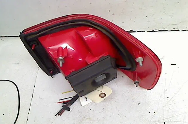 Feu arrière gauche Audi 80 B4 A trois volumes (8C2) 1.9 tdi (1991-1994) occasion
