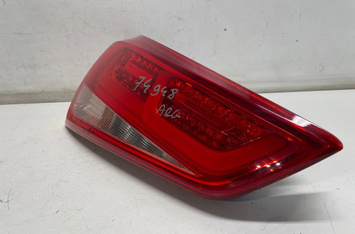 Feu arrière gauche Audi A1 (8X1, 8XK) 1.6 tdi (2011-2015) 3 portes occasion