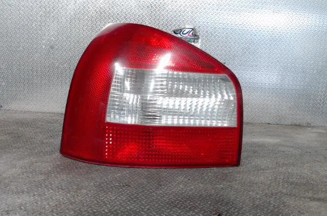 Feu arrière gauche AUDI A3 1  A3 1 PHASE 2 occasion