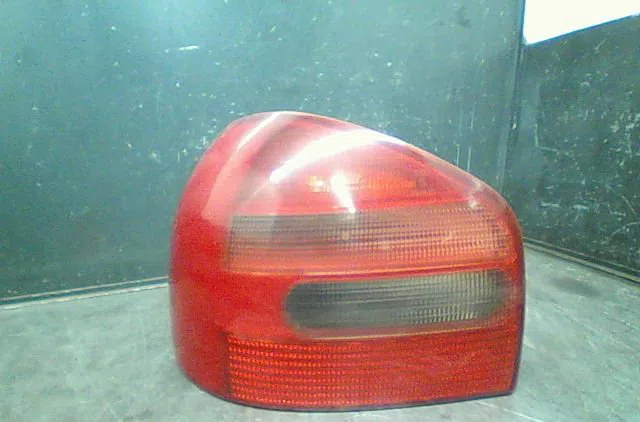 Feu arrière gauche AUDI A3 1999 occasion