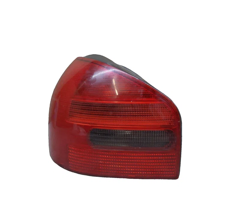 FEU ARRIERE GAUCHE AUDI A3 8L0945095A