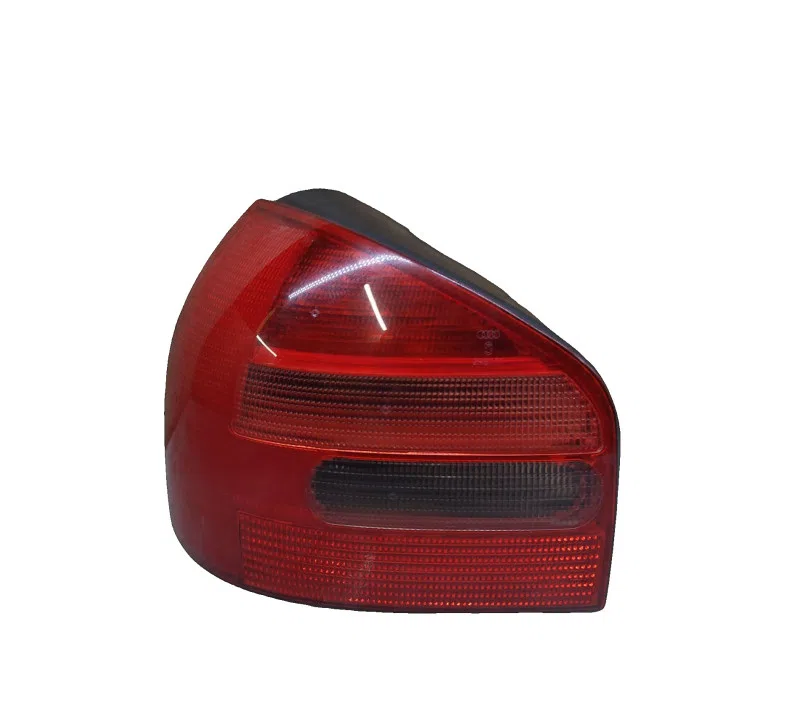 FEU ARRIERE GAUCHE AUDI A3 8L0945095A