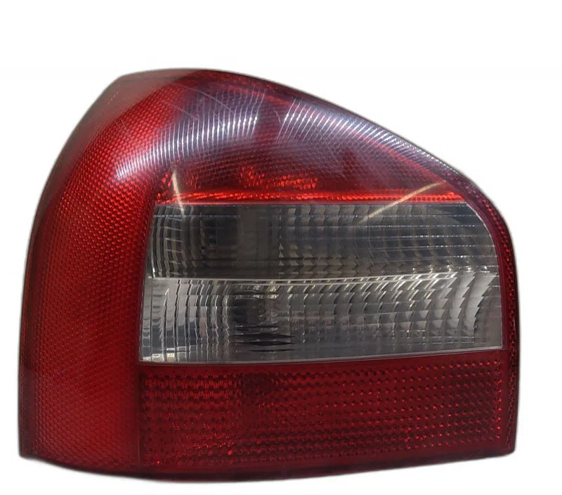 FEU ARRIERE GAUCHE AUDI A3 8L0945095B