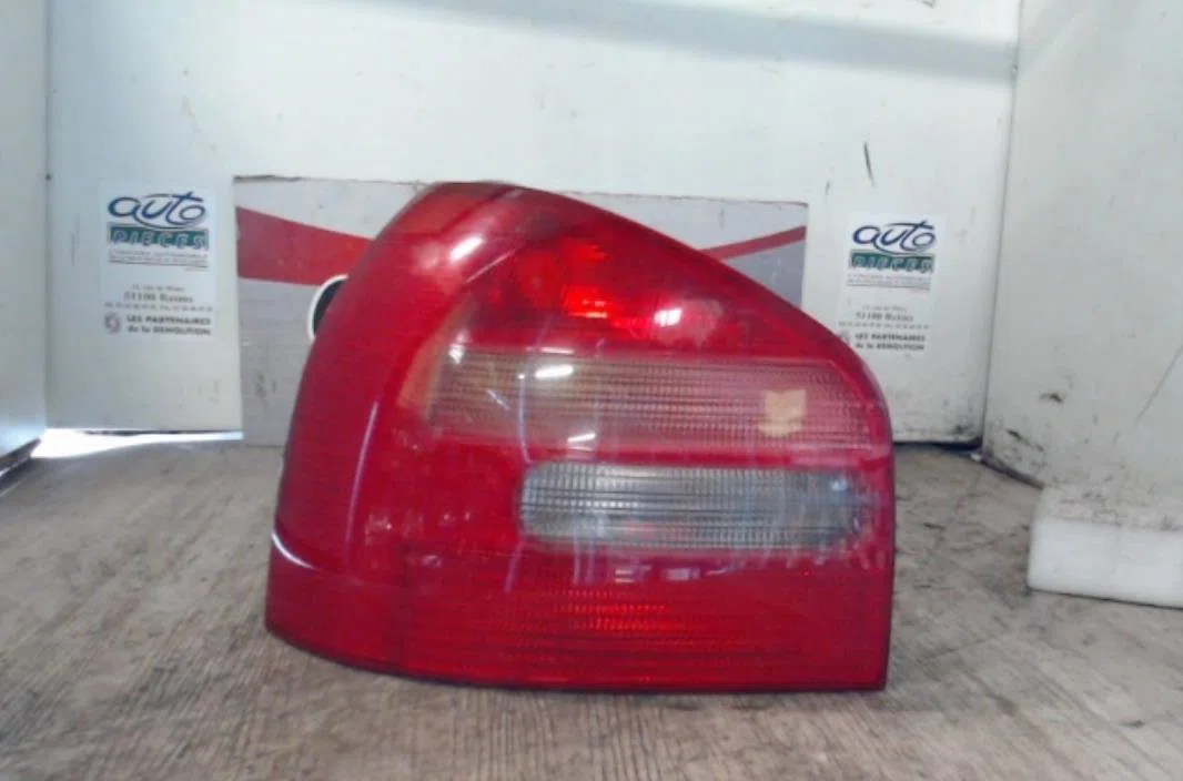Feu arrière gauche Audi A3 (8L1) 1.6 (1996-2003) occasion