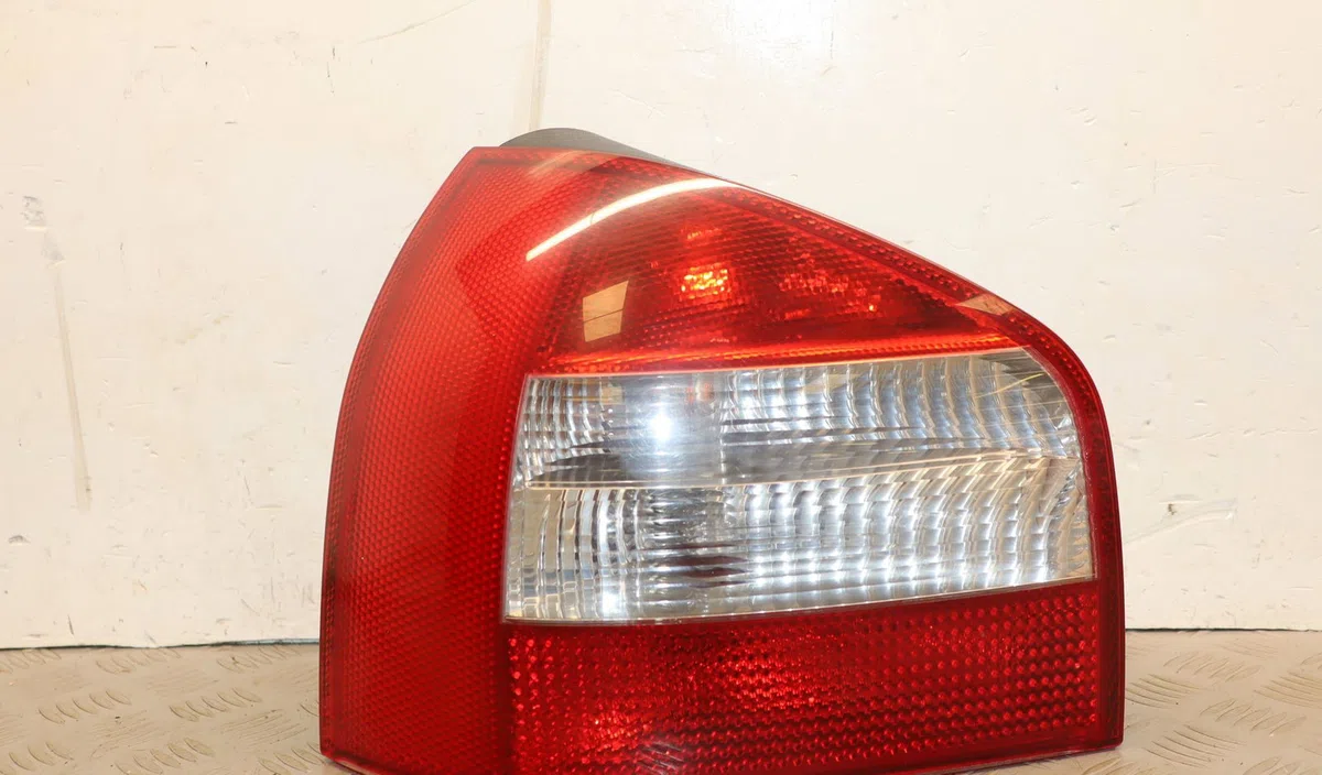 Feu arrière gauche Audi A3 (8L1) 1.9 tdi quattro (2000-2003) occasion