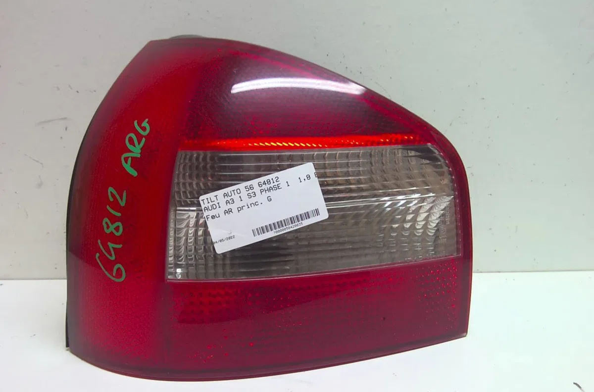 Feu arrière gauche Audi A3 (8L1) S3 quattro (1999-2002) occasion