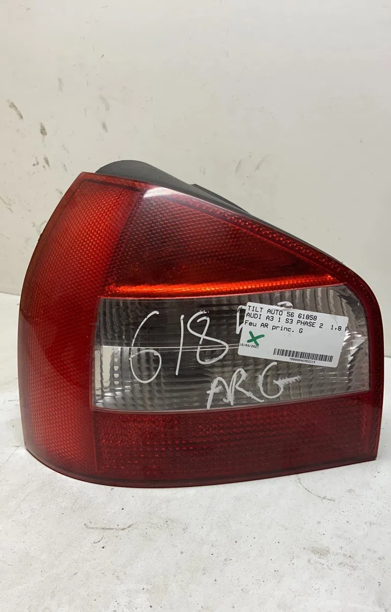 Feu arrière gauche Audi A3 (8L1) S3 quattro (1999-2002) occasion