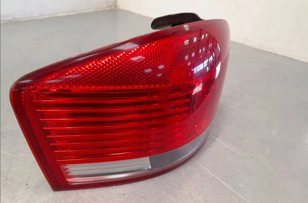 Feu arrière gauche Audi A3 (8P1) 1.9 tdi (2003-2010) 3 portes occasion