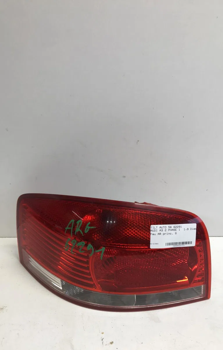 Feu arrière gauche Audi A3 (8P1) 1.9 tdi (2003-2010) 3 portes occasion