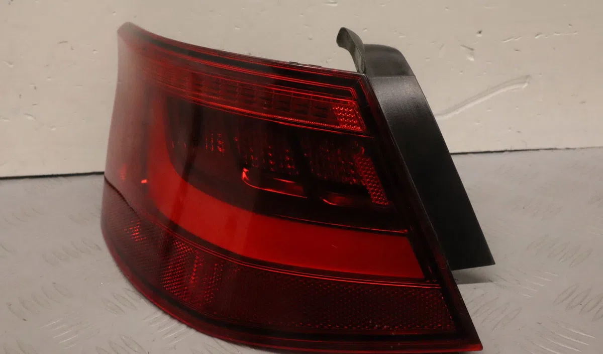 Feu arrière gauche Audi A3 (8V1, 8VK) 2.0 tdi quattro (2012-2017) occasion
