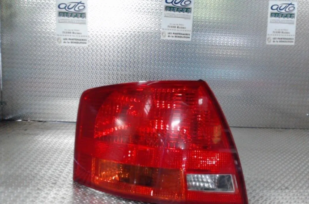 Feu arrière gauche AUDI A4 1  0 occasion