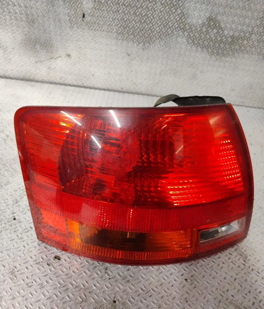 Feu arrière gauche AUDI A4 2  A4 2 AVANT PHASE 2 BREAK occasion