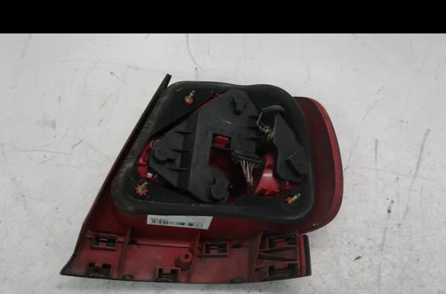 Feu arrière gauche Audi A4 B5 (8D2) 1.9 tdi (1995-2000) 4 portes occasion