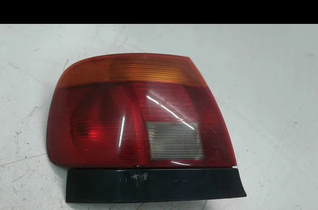 Feu arrière gauche Audi A4 B5 (8D2) 1.9 tdi (1995-2000) 4 portes occasion