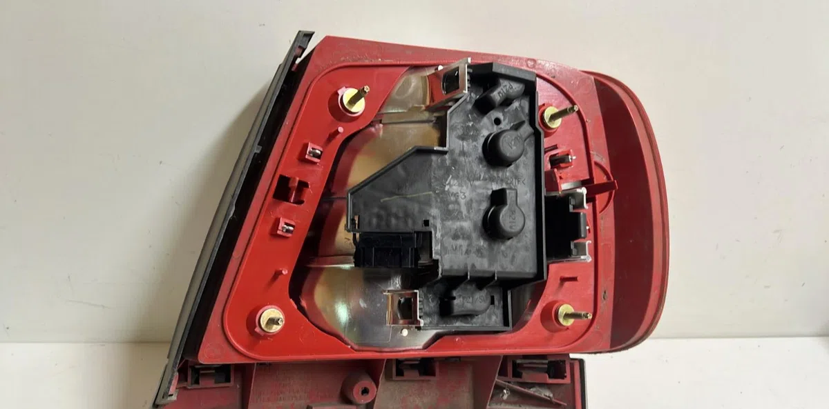 Feu arrière gauche Audi A4 B5 (8D2) 1.9 tdi (1995-2000) occasion