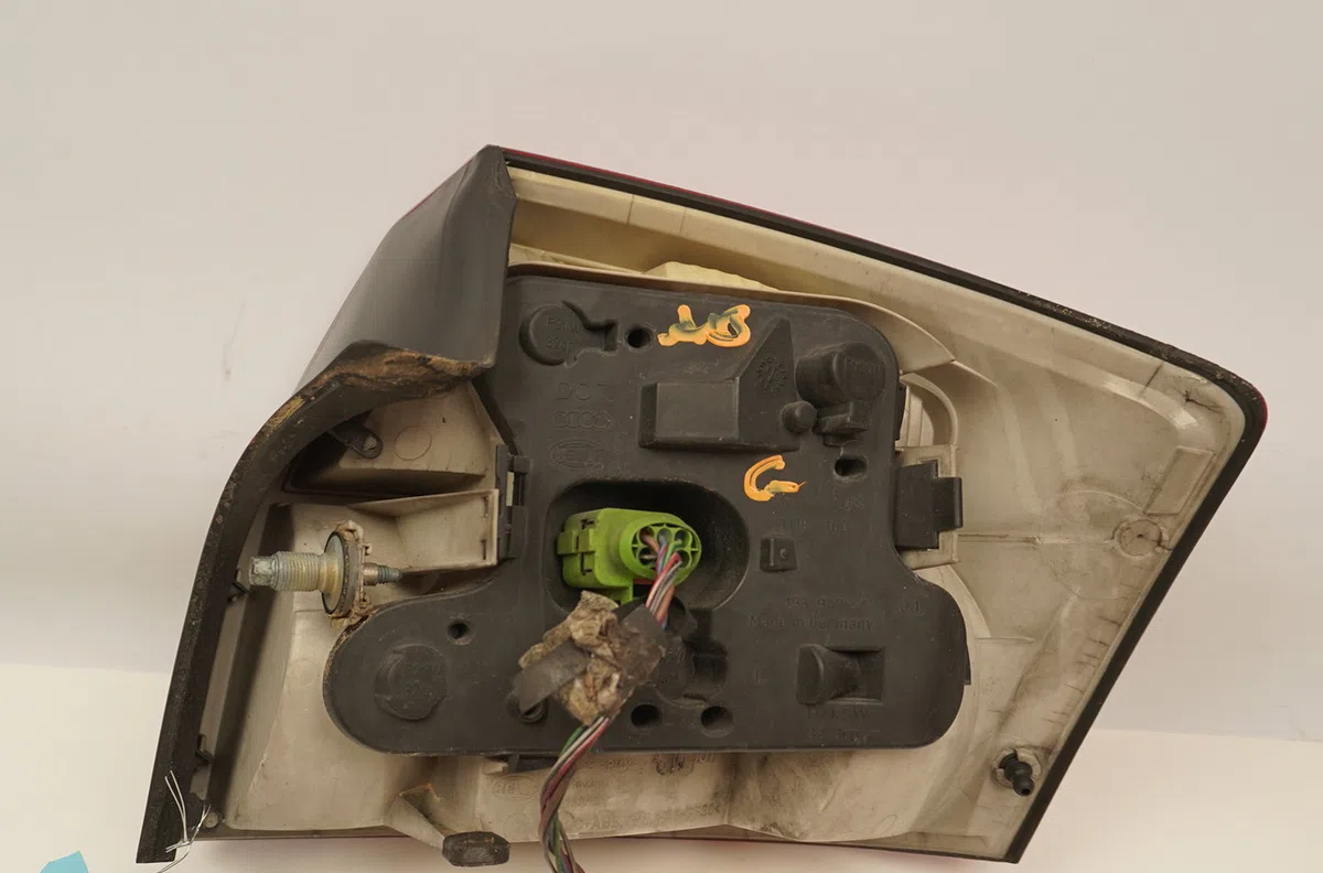 Feu arrière gauche Audi A4 B6 (8E2) 1.9 tdi (2000-2004) 4 portes occasion
