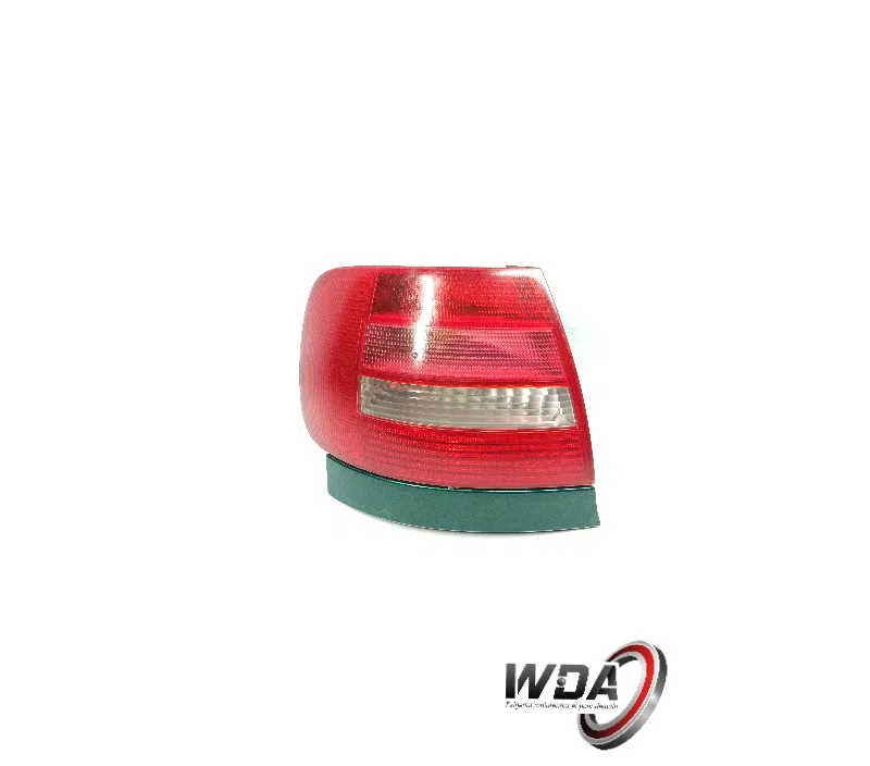 FEU ARRIERE GAUCHE AUDI A4 I 8D0945095G