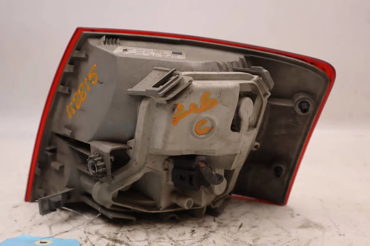 Feu arrière gauche AUDI A4 II  2.0 TDI 140ch occasion