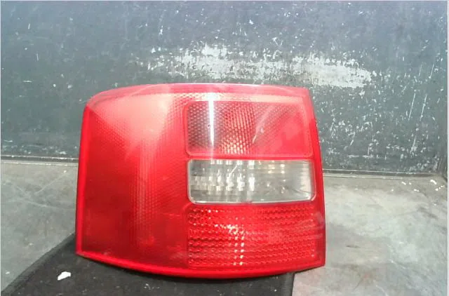 Feu arrière gauche Audi A6 C5 Avant (4B5) 2.5 tdi quattro (2000-2005) occasion