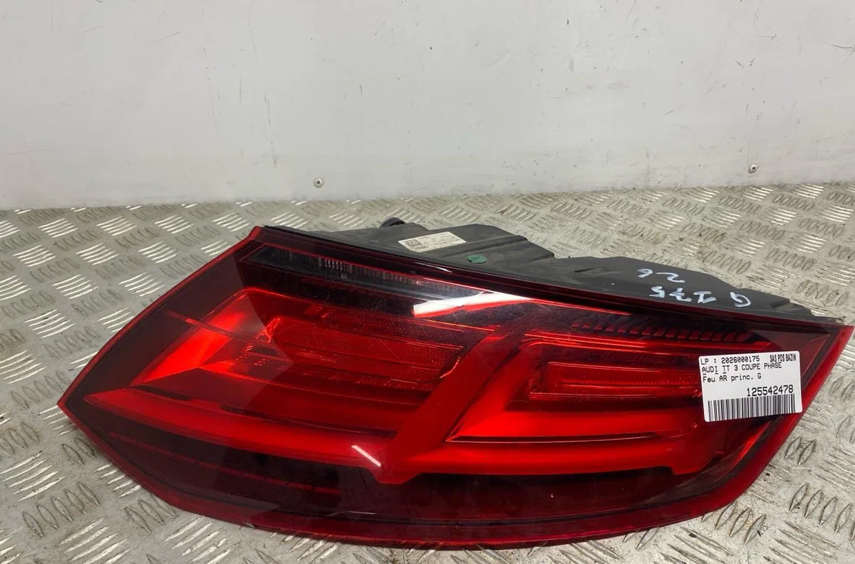 Feu arrière gauche AUDI TT 3 COUPE PHASE 2 occasion