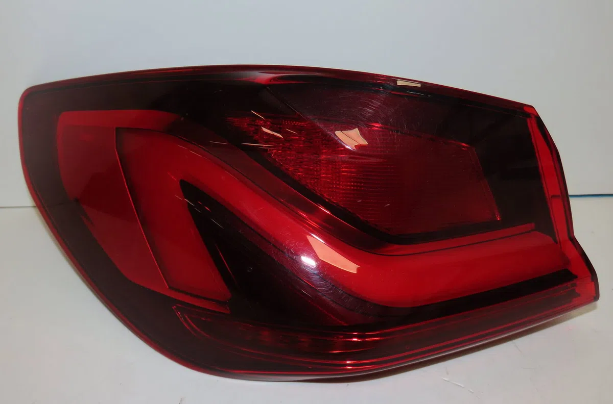 Feu arrière gauche Bmw 1 (F40) 118 d (2019) occasion