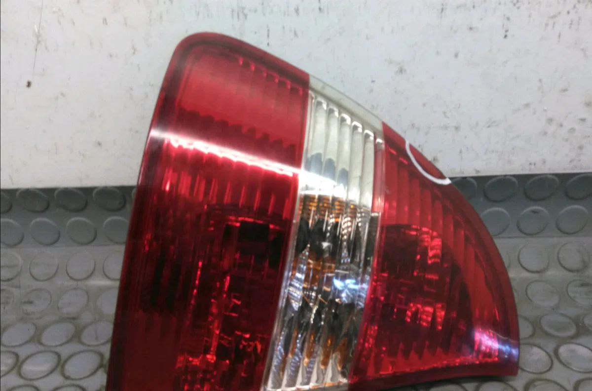 Feu arrière gauche Bmw 3 Touring (E46) 325 xi (2000-2005) occasion