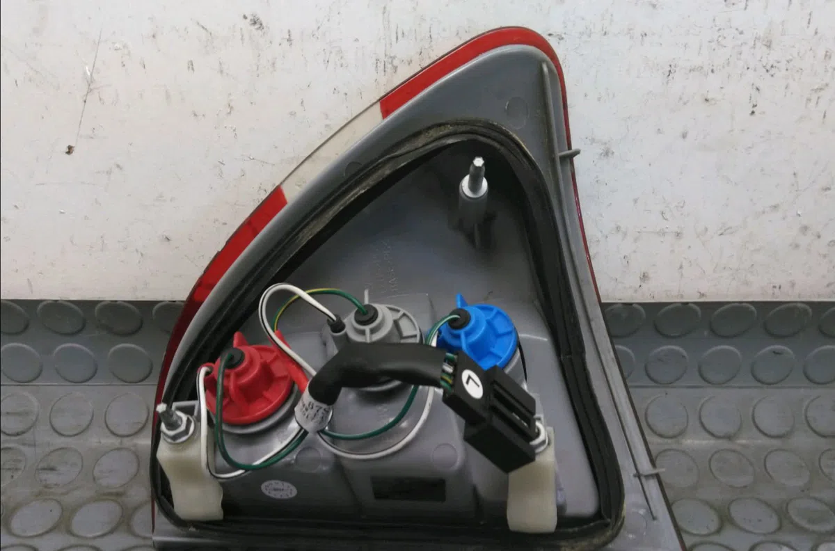 Feu arrière gauche Bmw 3 Touring (E46) 325 xi (2000-2005) occasion