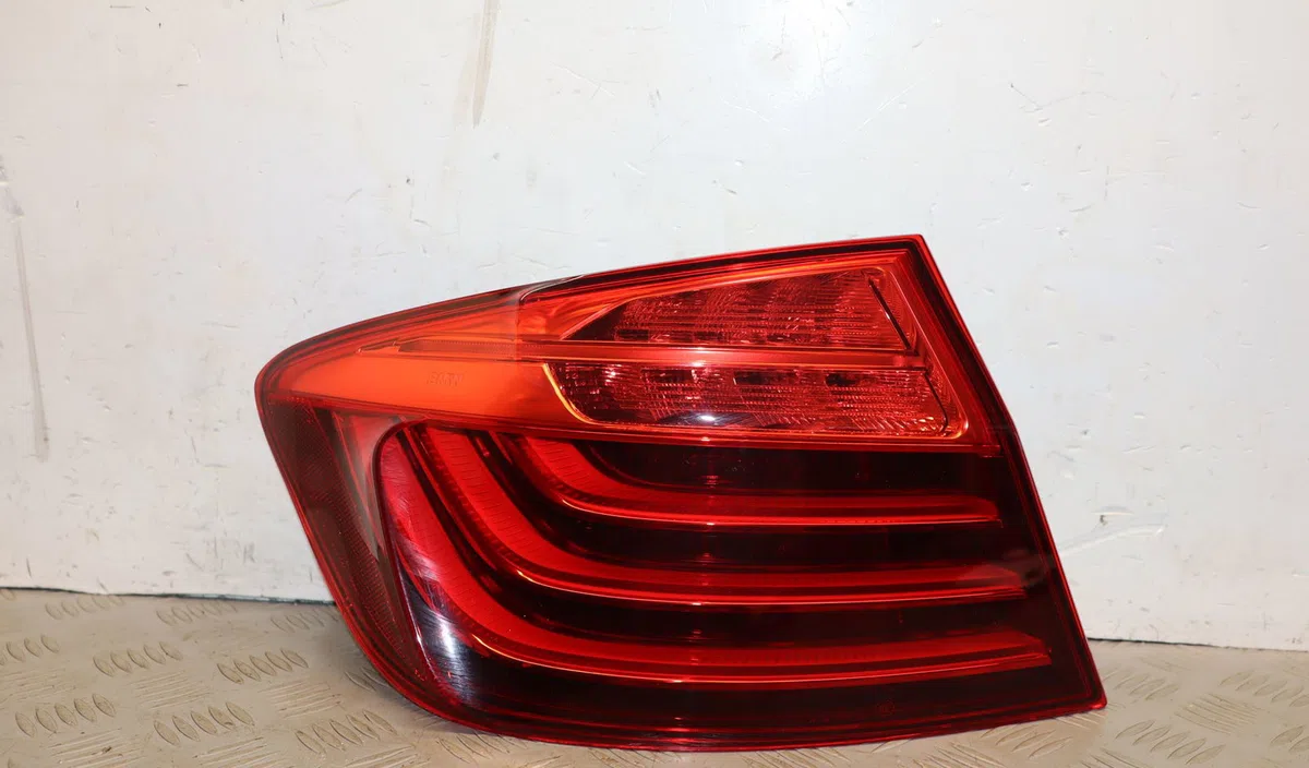 Feu arrière gauche Bmw 5 (F10) 530 d xdrive (2011-2016) occasion