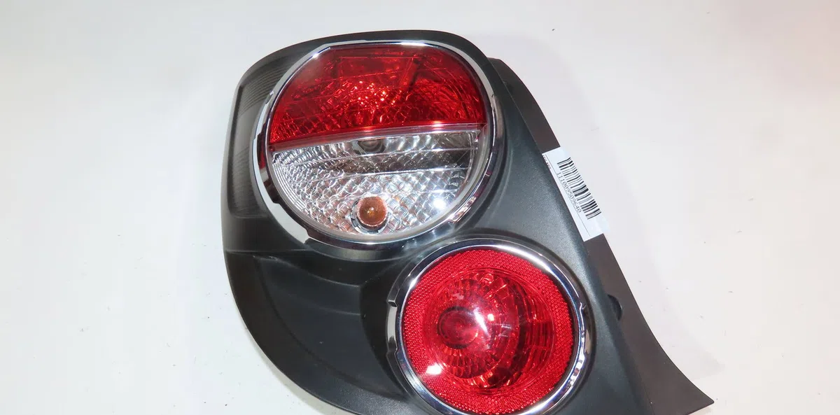 Feu arrière gauche Chevrolet AVEO 3-5 portes (T300) 1.6 (2011) occasion