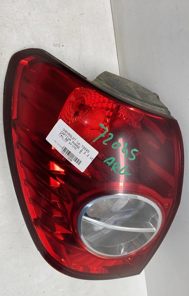 Feu arrière gauche Chevrolet CAPTIVA (C100, C140) 2.2 d (2011) occasion